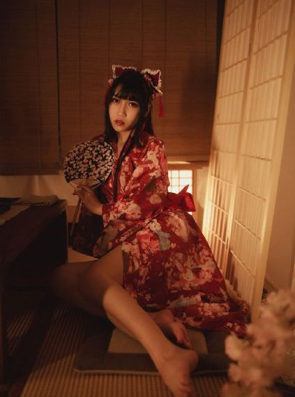 中出不戴胸罩的女邻居_HD在线观看电视
